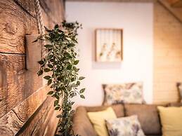 Woodland Modern Retreat