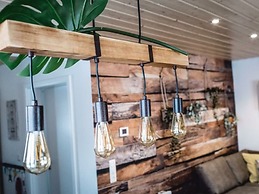 Woodland Modern Retreat