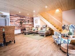 Woodland Modern Retreat