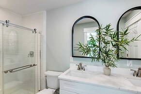 Hilton Hideaway by Avantstay Private Pool, Walk to Beach