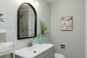 Hilton Hideaway by Avantstay Private Pool, Walk to Beach