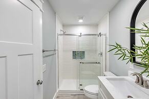 Hilton Hideaway by Avantstay Private Pool, Walk to Beach