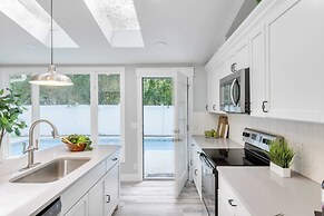 Hilton Hideaway by Avantstay Private Pool, Walk to Beach