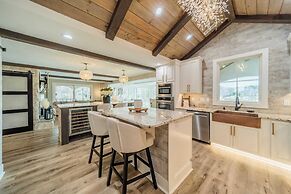 Take it to the Bank! by Avantstay New Pool + Hot Tub Sleeps 16