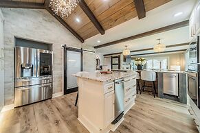 Take it to the Bank! by Avantstay New Pool + Hot Tub Sleeps 16