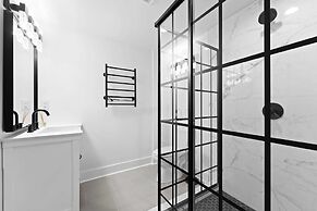 Take it to the Bank! by Avantstay New Pool + Hot Tub Sleeps 16