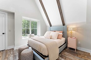 Take it to the Bank! by Avantstay New Pool + Hot Tub Sleeps 16