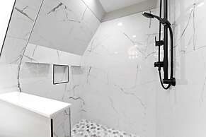 Take it to the Bank! by Avantstay New Pool + Hot Tub Sleeps 16