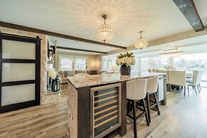 Take it to the Bank! by Avantstay New Pool + Hot Tub Sleeps 16