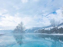 Apartment With Shared Infinity Pool