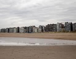 Hawthorn 2-1 Centrally Located and Near the Beach