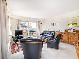 Hawthorn 2-1 Centrally Located and Near the Beach