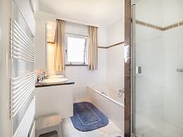 Hawthorn 2-1 Centrally Located and Near the Beach