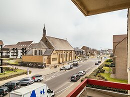 Hawthorn 2-1 Centrally Located and Near the Beach