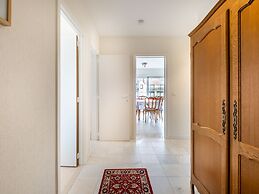 Hawthorn 2-1 Centrally Located and Near the Beach