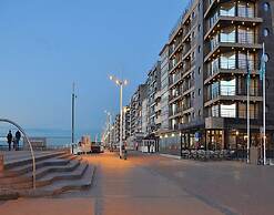 Hawthorn 2-1 Centrally Located and Near the Beach