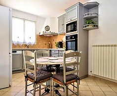 Cozy Villa in Saint-laurent-la-vernede
