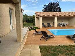 Cozy Villa in Saint-laurent-la-vernede
