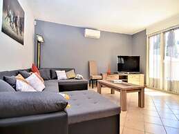 Cozy Villa in Saint-laurent-la-vernede