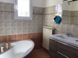 Cozy Villa in Saint-laurent-la-vernede