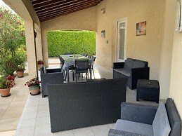Cozy Villa in Saint-laurent-la-vernede