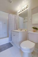 Beautiful & Spacious Apt in Crystal City