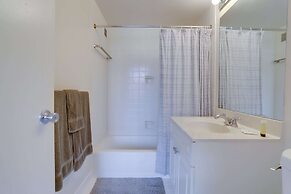 Beautiful & Spacious Apt in Crystal City