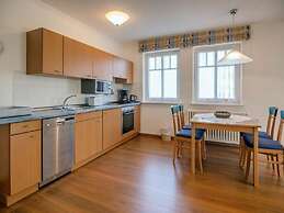 Comfy Apartment With 1 Bedroom and Balcony 53