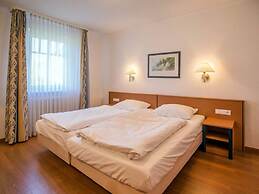 Comfy Apartment With 1 Bedroom and Balcony 53