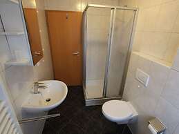 Wattloper Left Modern Retreat