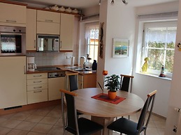 Wattloper Left Modern Retreat