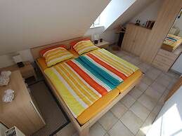 Wattloper Left Modern Retreat