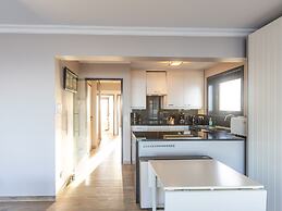 Corner Apartment Near the Center