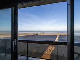 Corner Apartment Near the Center