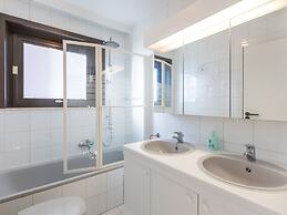 Corner Apartment Near the Center