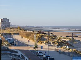 Corner Apartment Near the Center