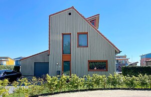 Water Villa in Heeg by Heegermeer