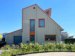Villa at the Center of Heeg