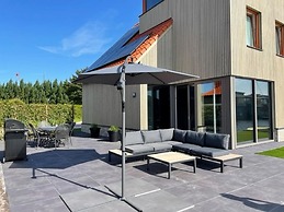 Water Villa in Heeg by Heegermeer