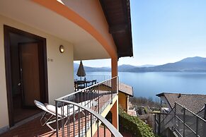 Garden Flat by Lake Maggiore