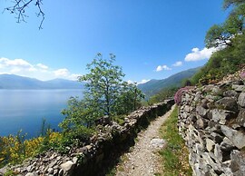 Garden Flat by Lake Maggiore