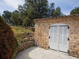 Apartment in Provence Castle With Pool