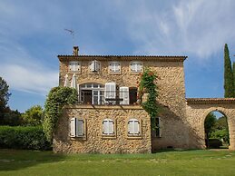 Apartment in Provence Castle With Pool