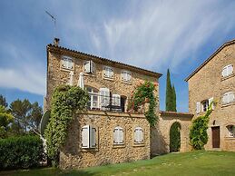 Apartment in Provence Castle With Pool