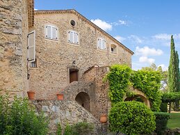 Apartment in Provence Castle With Pool