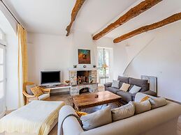 Apartment in Provence Castle With Pool