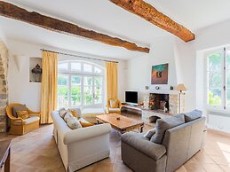 Apartment in Provence Castle With Pool
