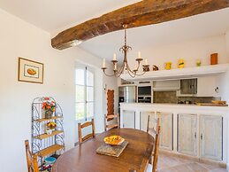 Apartment in Provence Castle With Pool