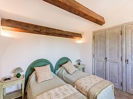 Apartment in Provence Castle With Pool