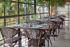 Holiday Inn & Suites Batangas Limapark by IHG